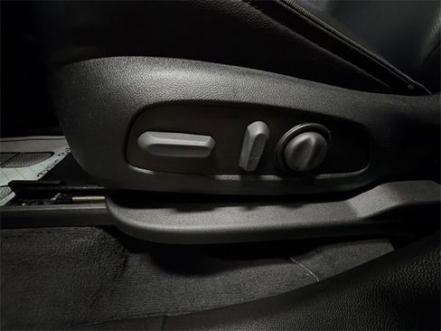 Used 2023 Chevrolet Traverse RS image 12