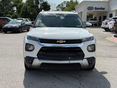 Used 2023 Chevrolet TrailBlazer LT FWD image 2