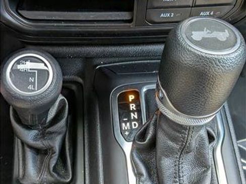 Used 2023 Jeep Wrangler Sport S image 14