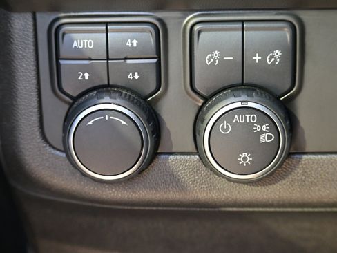 Used 2021 Chevrolet Tahoe Z71 image 27