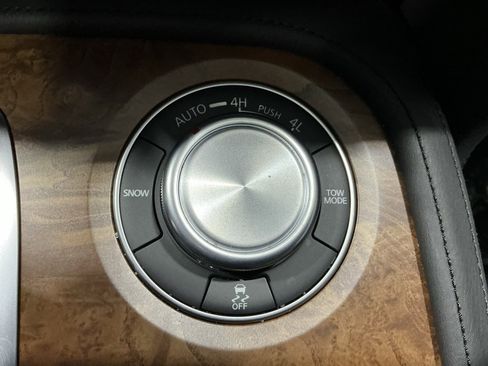 Used 2024 Nissan Armada SL w/ Captain's Chairs Package image 4