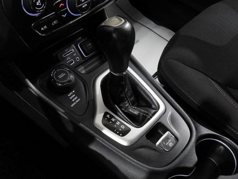 Used 2017 Jeep Cherokee Latitude w/ Comfort & Convenience Group image 62