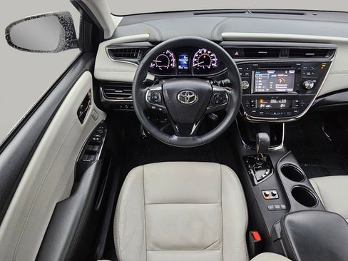 Used 2016 Toyota Avalon Touring image 3