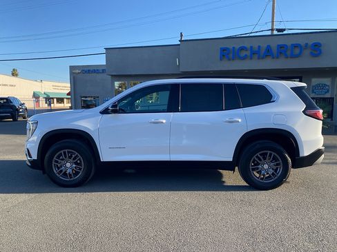Used 2025 GMC Acadia Elevation AWD/4WD image 3