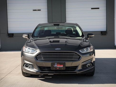 Used 2015 Ford Fusion SE image 3