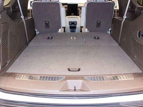 Used 2025 GMC Yukon XL Denali image 15