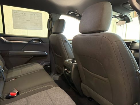 Used 2025 GMC Acadia Elevation image 35