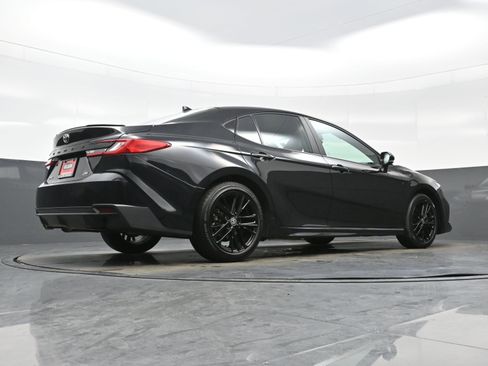 Used 2025 Toyota Camry SE image 31