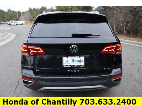 Used 2024 Volkswagen Taos SE image 6