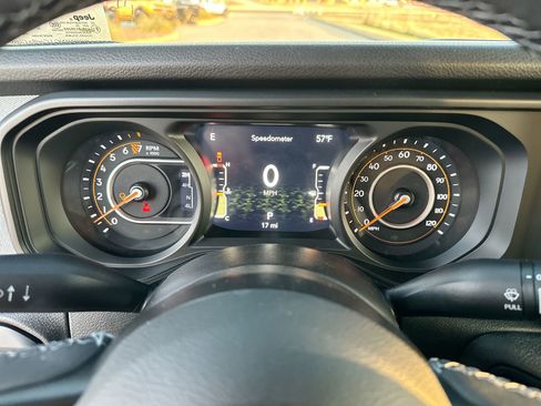 New 2025 Jeep Gladiator Sport image 15