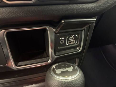 Used 2024 Jeep Wrangler Unlimited Sport AWD/4WD image 19
