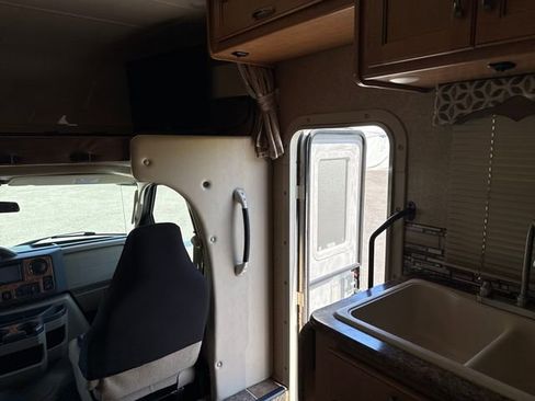 Used 2016 Ford E-450 and Econoline 450 Super Duty w/ Motorhome Prep Package RWD image 14