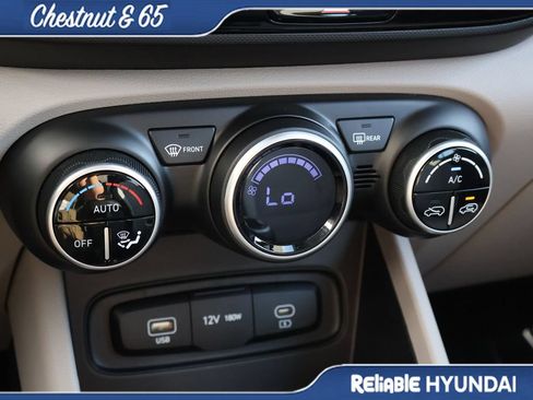 Certified 2025 Hyundai Venue SEL FWD image 36