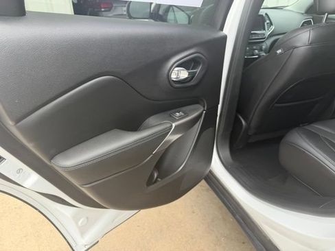 Used 2021 Jeep Cherokee Limited AWD/4WD image 11