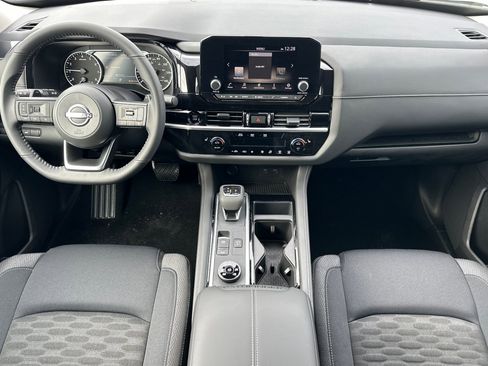 New 2025 Nissan Pathfinder SV image 13