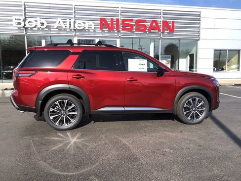 New 2026 Nissan Pathfinder Platinum image 14