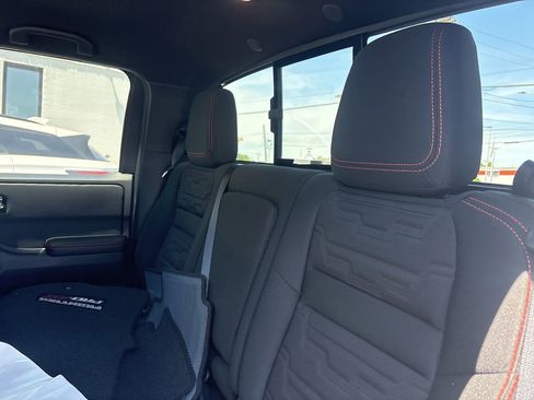 Used 2025 Nissan Frontier PRO-4X AWD/4WD image 5