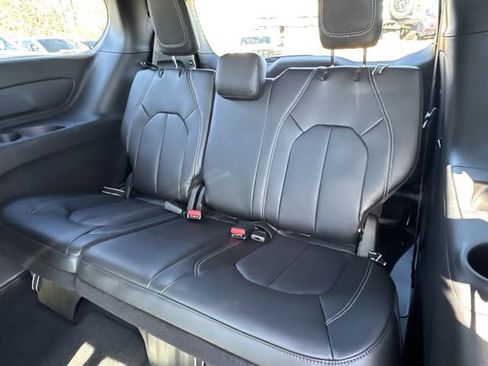 New 2026 Chrysler Pacifica Select FWD image 21