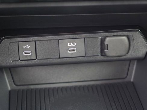Used 2026 Toyota Prius LE FWD image 25