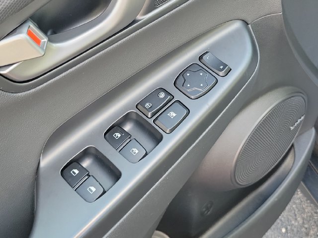 Used 2019 Hyundai Kona Limited FWD image 9