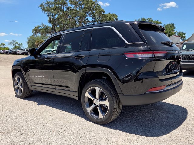 New 2026 Jeep Grand Cherokee Limited w/ Luxury Tech Group II RWD image 5