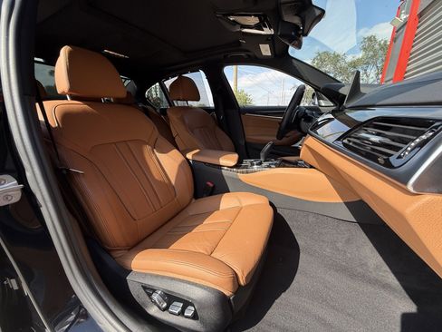 Used 2018 BMW M550i xDrive image 15