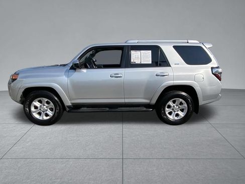 Used 2018 Toyota 4Runner SR5 RWD image 4