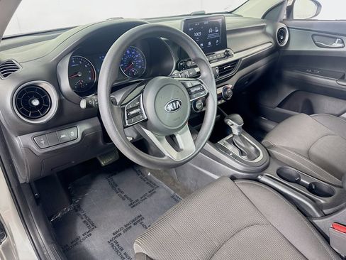 Used 2019 Kia Forte LXS image 9