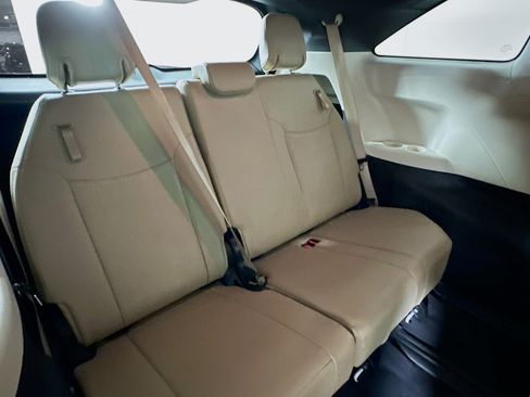 Used 2023 Toyota Sienna XLE FWD image 10