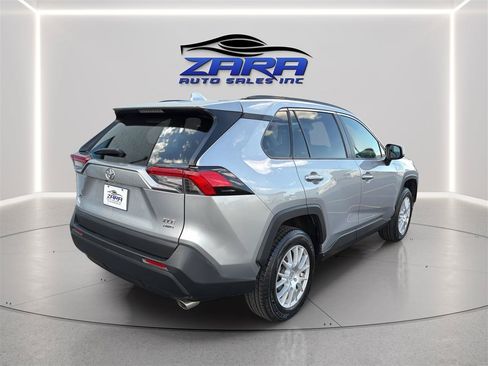 Used 2021 Toyota RAV4 XLE AWD/4WD image 7