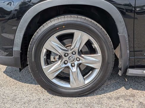 Used 2017 Toyota Highlander Limited AWD/4WD image 11