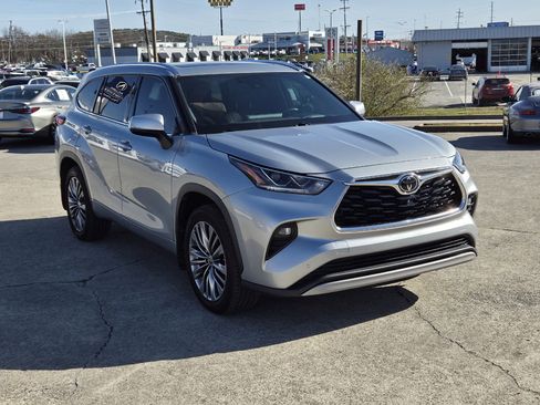 Used 2020 Toyota Highlander Platinum image 1