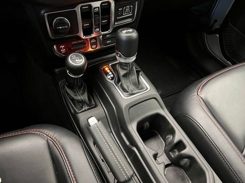 Used 2024 Jeep Wrangler Unlimited Rubicon w/ Technology Group image 11