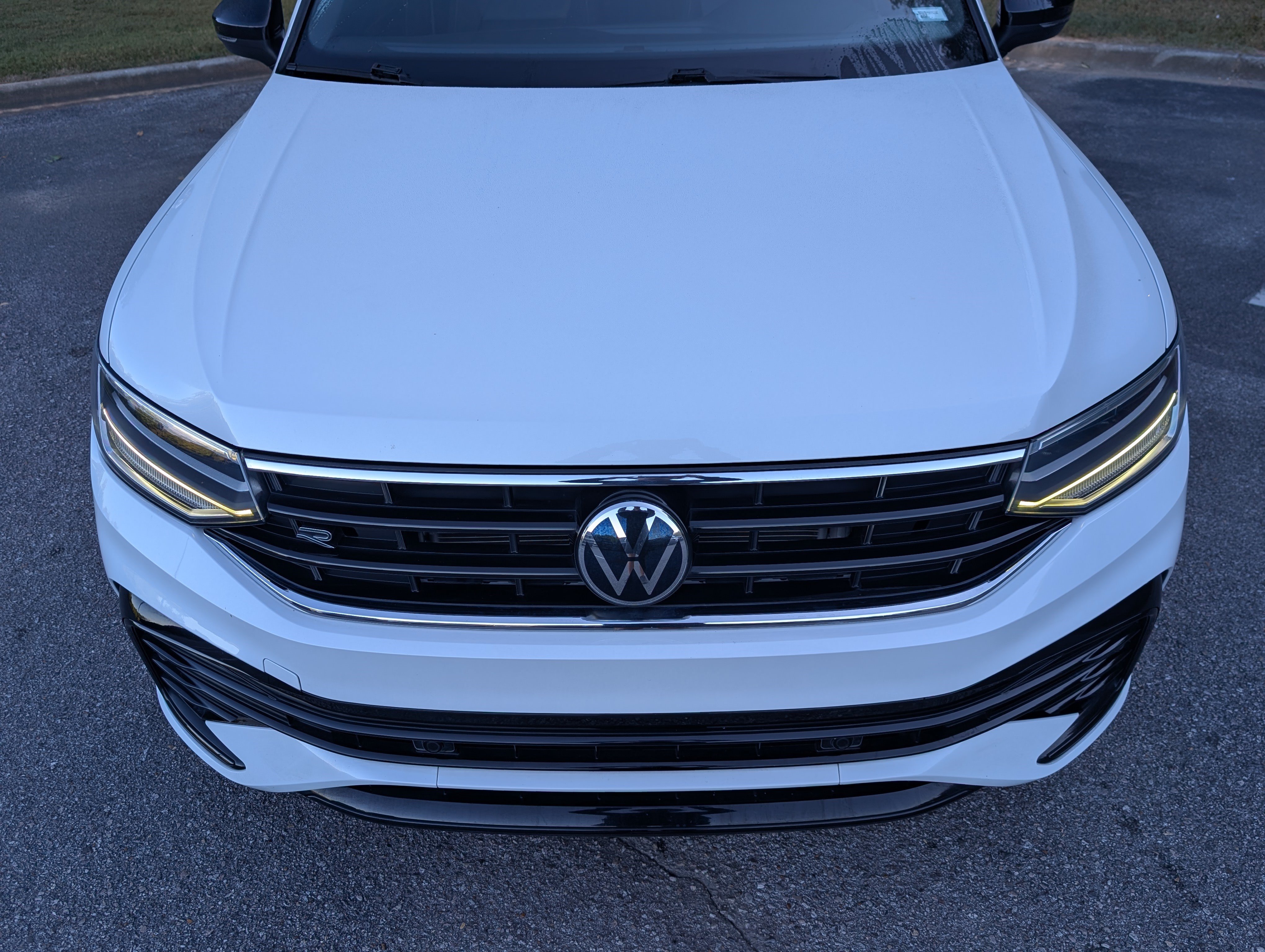Used 2023 Volkswagen Tiguan SE R-Line FWD image 12