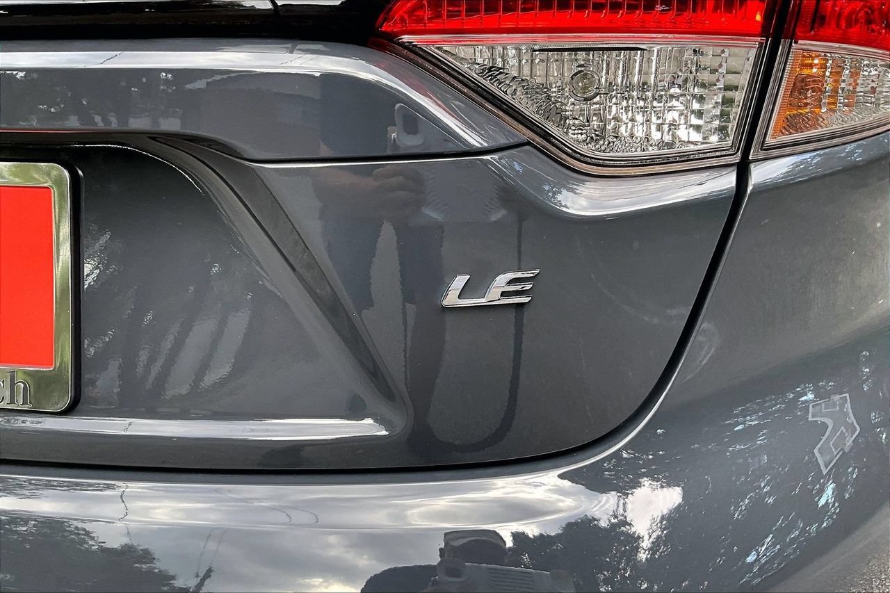 Used 2025 Toyota Corolla LE FWD image 21