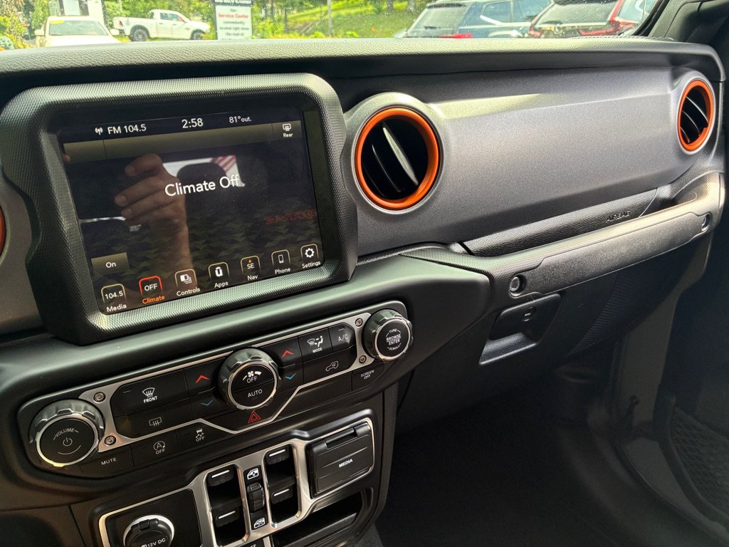 Used 2023 Jeep Gladiator Mojave AWD/4WD image 35