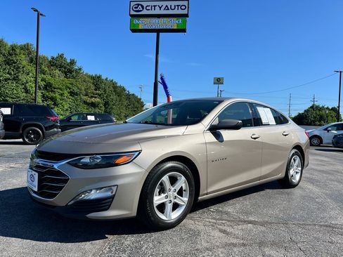 Used 2023 Chevrolet Malibu LT w/ Driver Confidence Package FWD image 3