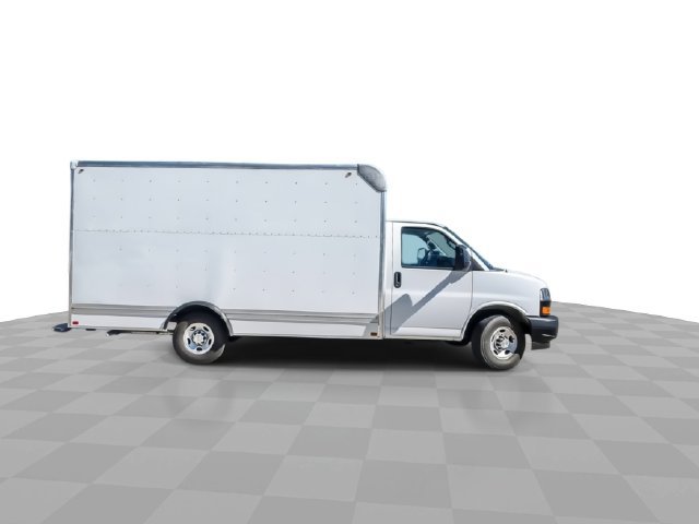 Used 2022 Chevrolet Express 3500 w/ Driver Convenience Package RWD image 9