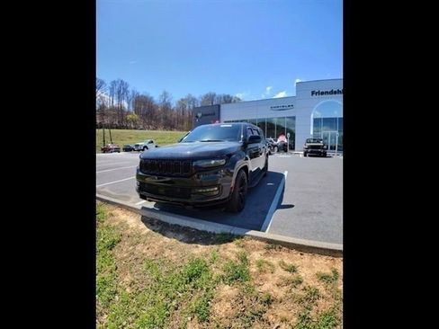 Used 2024 Jeep Wagoneer L Series II w/ Convenience Group I image 4