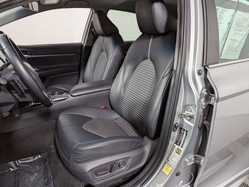 Used 2019 Toyota Camry SE FWD image 10