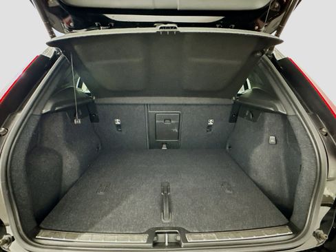 Used 2023 Volvo XC40 B5 Ultimate image 31