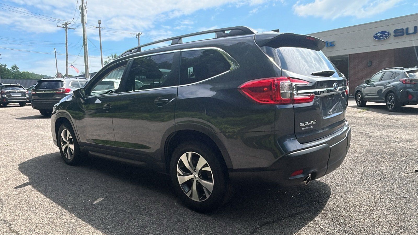 Used 2023 Subaru Ascent Premium AWD/4WD image 4