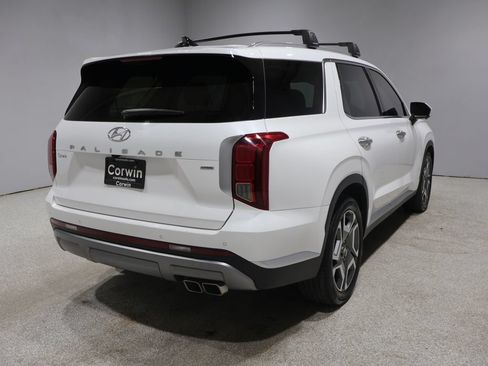 Used 2023 Hyundai Palisade Limited AWD/4WD image 2