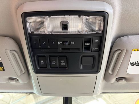 Used 2017 Toyota 4Runner SR5 AWD/4WD image 31