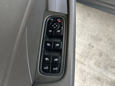 Used 2018 Porsche Panamera 4 AWD/4WD image 42