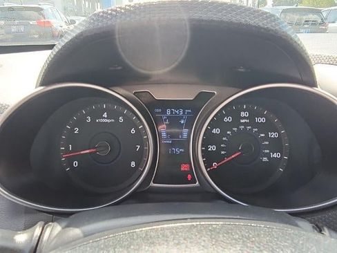 Used 2014 Hyundai Veloster w/ Style Package 02 FWD image 12