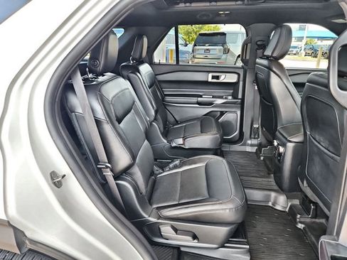 Used 2020 Ford Explorer Limited AWD/4WD image 23