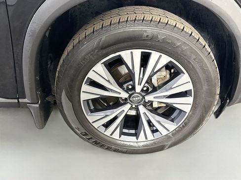 Used 2022 Nissan Rogue SV w/ SV Premium Package image 32