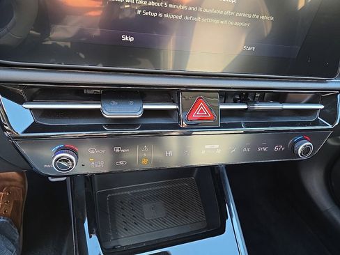 Certified 2024 Kia Niro SX Touring image 17