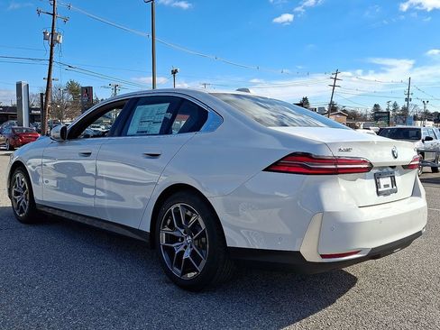New 2026 BMW 530i xDrive w/ Convenience Package AWD/4WD image 7